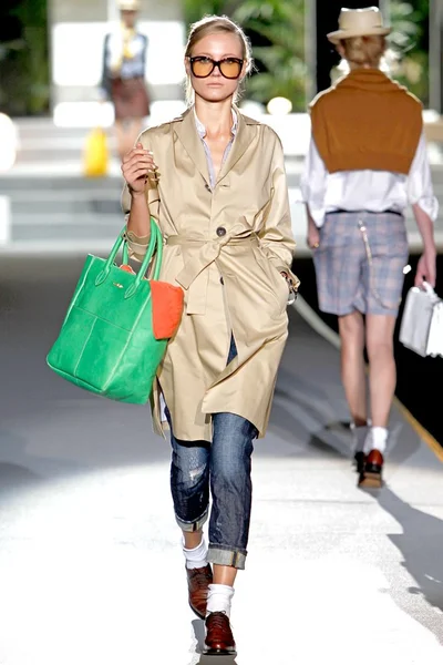 Look 11